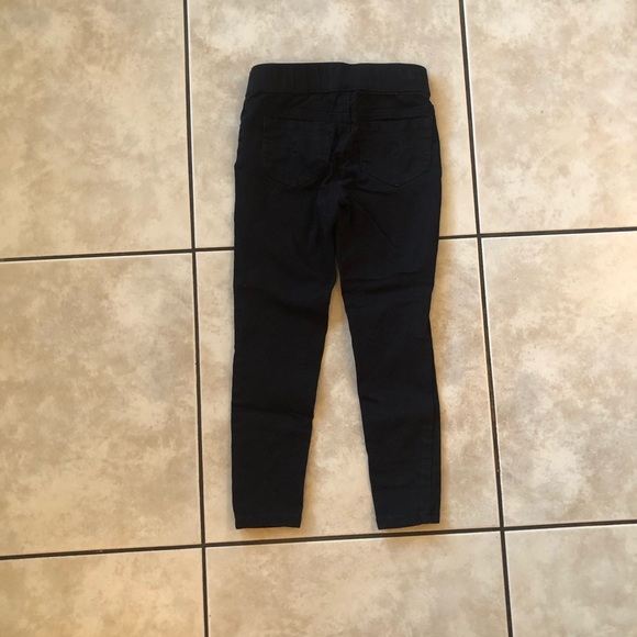 Girls Grey Shirt w/ Star Design and Black Jeggings Outfit - Picture 5 of 7